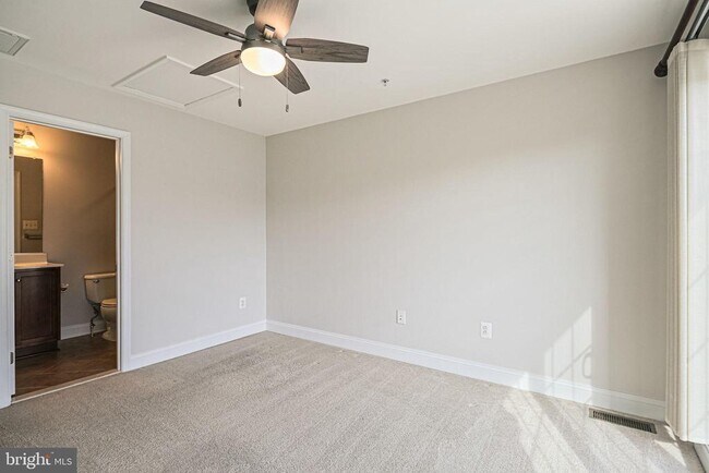 Building Photo - 5926 Talbot Dr