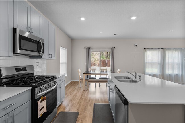 Building Photo - 707 Long Cedar Dr