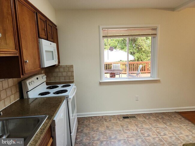 Building Photo - 3300 Potterton Dr