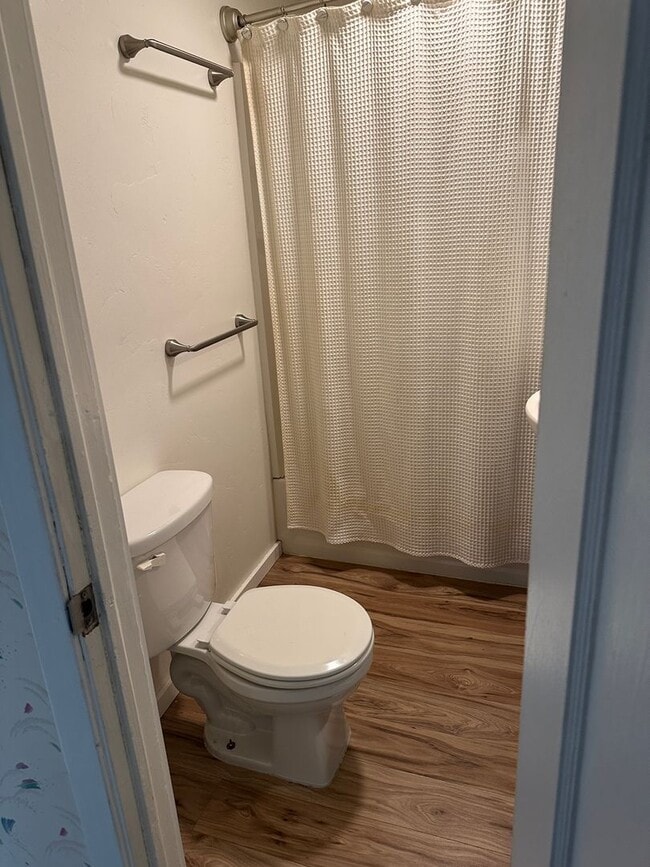 Building Photo - Furnished 2 Bed/1 Bath w/Fenced Yard & Sto...