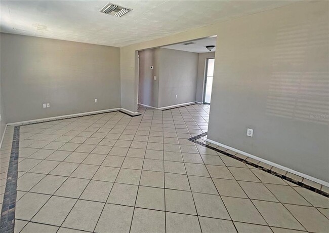 Building Photo - 3636 Wiltshire Dr