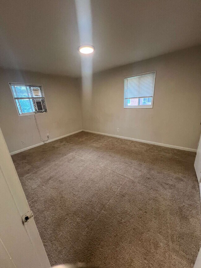 Building Photo - Charming 1 Bedroom Apartment in Woodbridge – Third Level Apartment