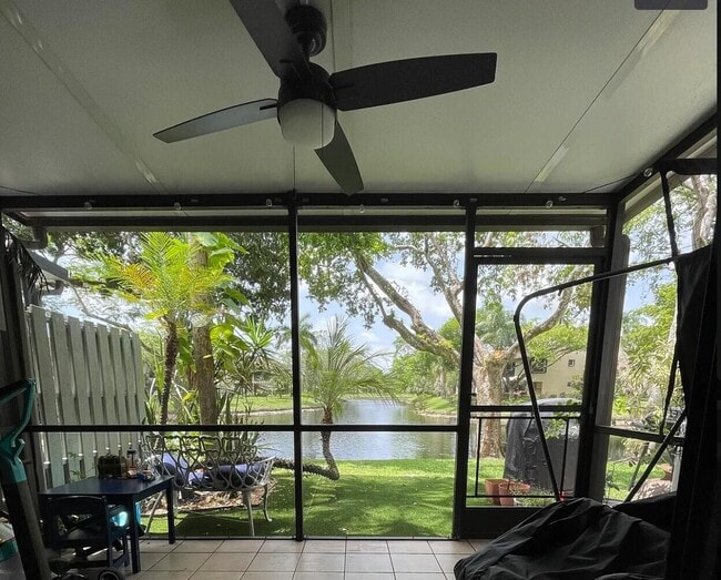 Building Photo - 3473 Carambola Cir S