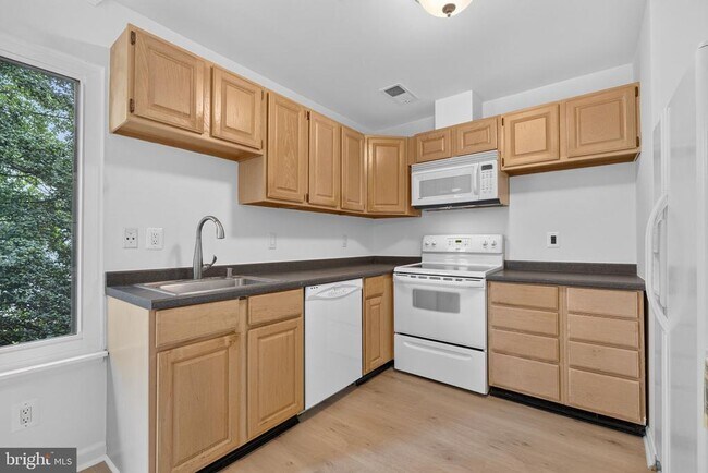 Building Photo - 1703 Westwind Way