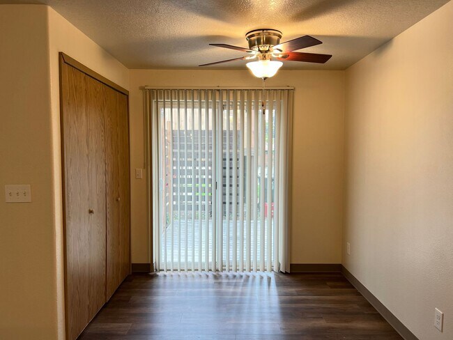 Building Photo - 3Bd/1.5Ba Two Story House - Available Soon!