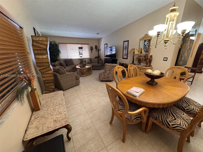 Building Photo - 705 SE 3rd Ln