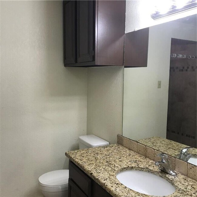 Building Photo - K669 - Croix #227