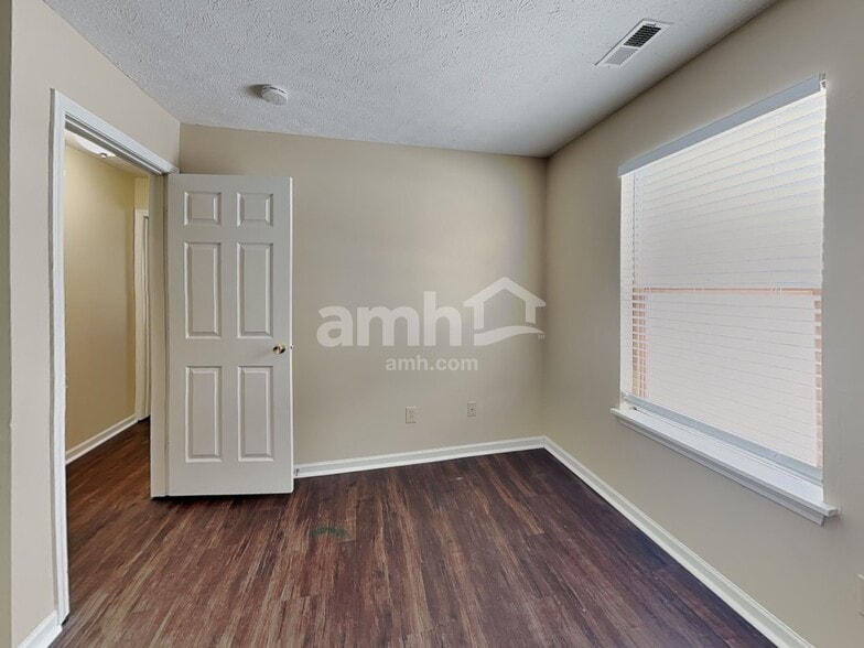 Building Photo - 6813 Marksman Ct