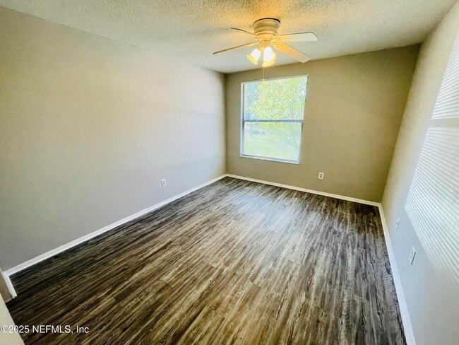 Building Photo - 2664 Sunrise Village Dr
