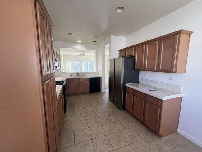 Building Photo - Residential 3 bed 2 bath in Elk grove