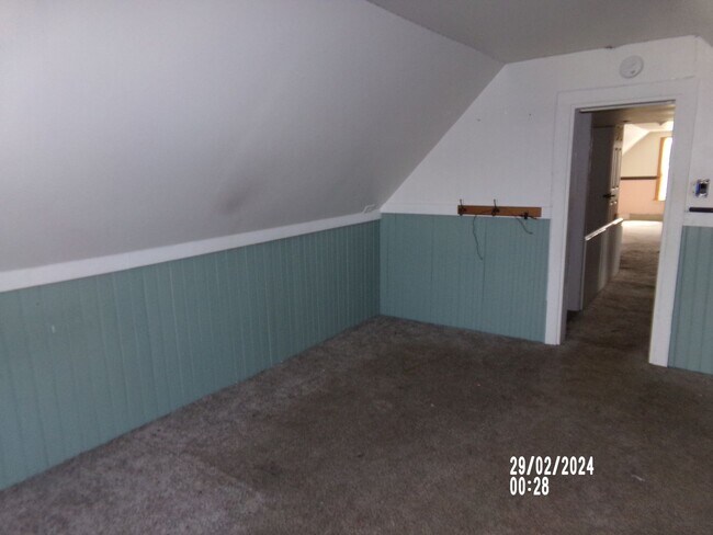 Building Photo - 4bd 1ba Home