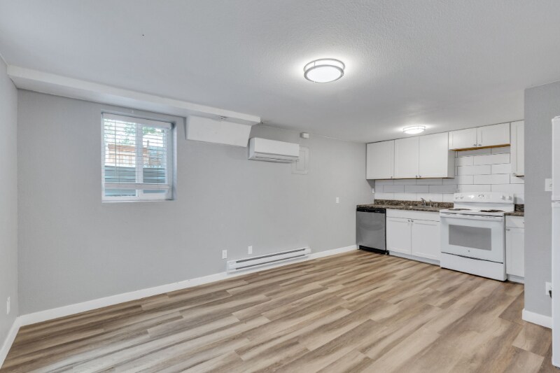 Primary Photo - 1213 12th St