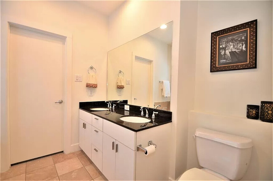 2nd Floor - Master Bathroom - 2221 Hadley St