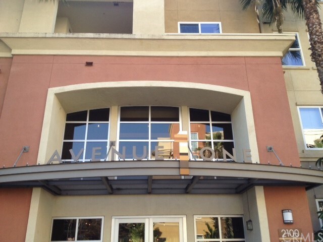Building Photo - 1210 SCHOLARSHIP-