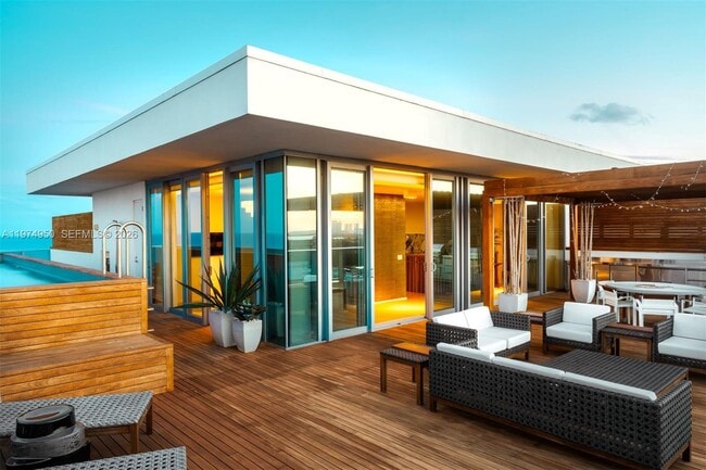 Building Photo - 2901 Collins Ave