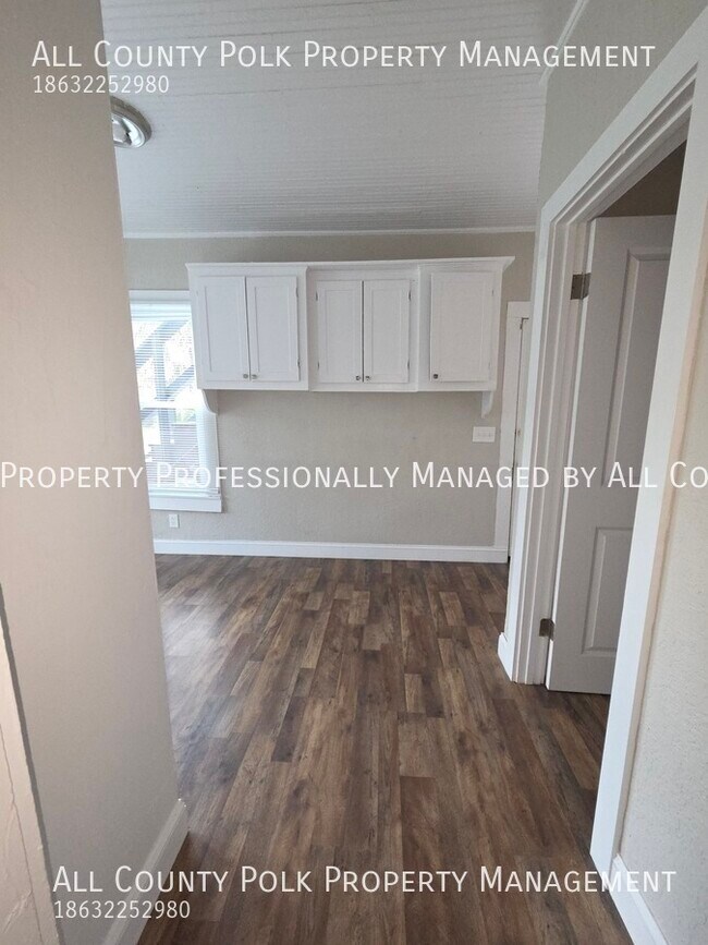 Building Photo - 838 E Orange St