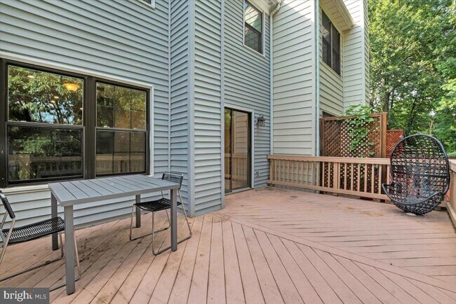 Building Photo - 8605 Western Oak Dr
