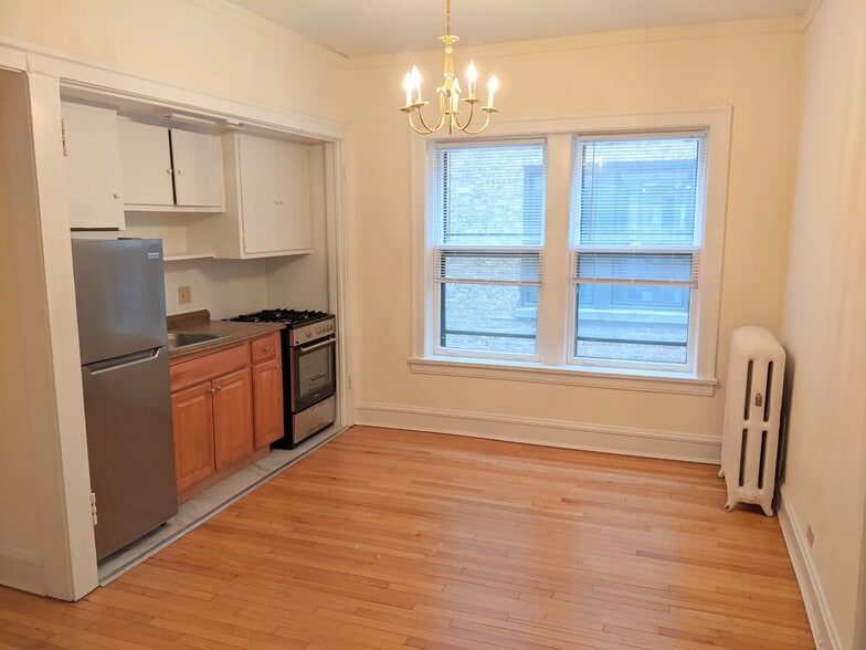 Building Photo - 729 Hinman Ave