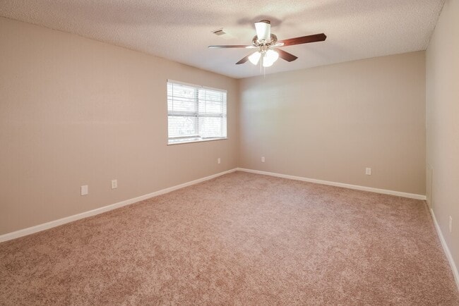 Building Photo - 3824 Evergreen Dr