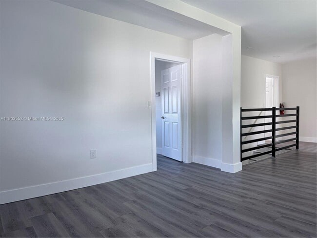 Building Photo - 2630 SW 31st Pl