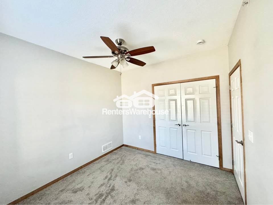 Building Photo - 2000 Meadow Ct