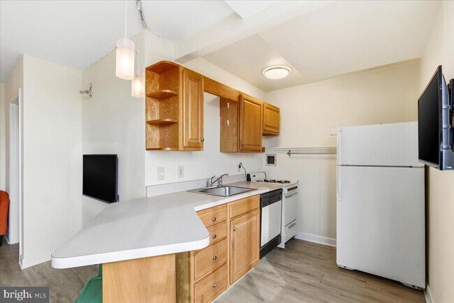 Building Photo - 1111 Arlington Blvd