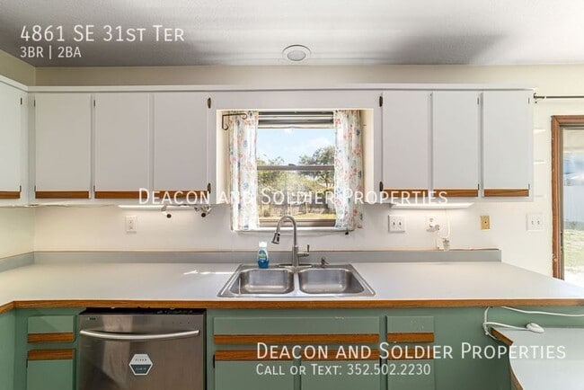 Building Photo - 4861 SE 31st Terrace