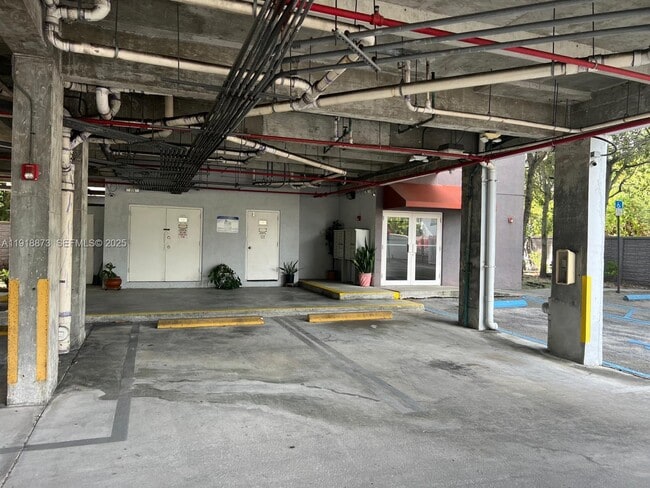 Building Photo - 2536 NW 24th St