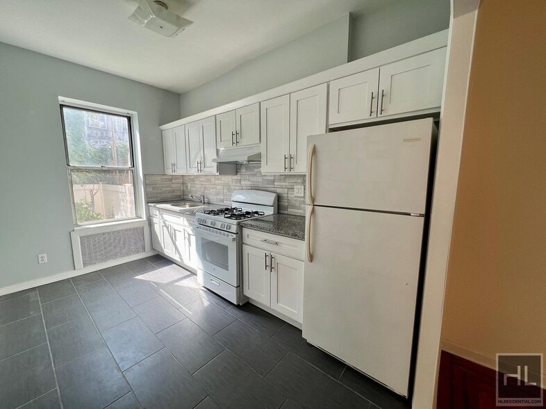 Building Photo - 62 STREET