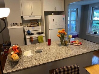 Building Photo - 49 Walnut St