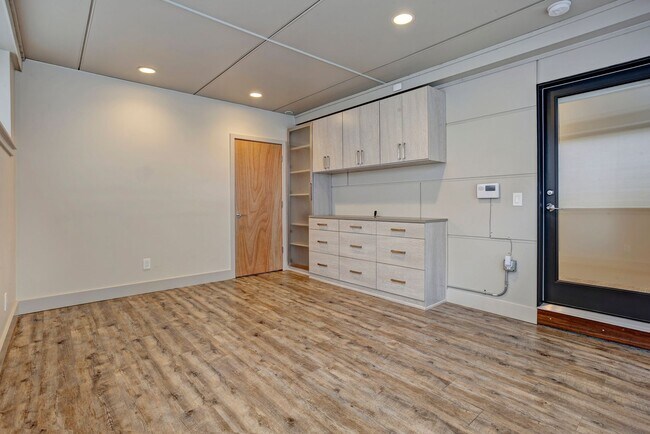 Building Photo - 3bd/3.5ba Seattle Townhome