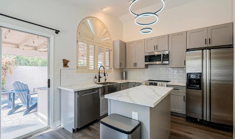 Building Photo - 8845 E Sunnyside Dr