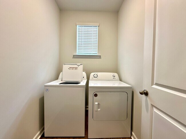 Building Photo - 3/2 home in Pine Hills in Cane Bay of Summerville!