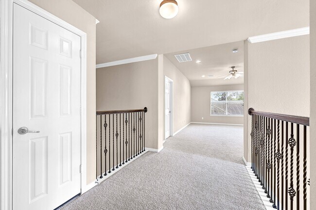 Building Photo - 130 S Vershire Cir