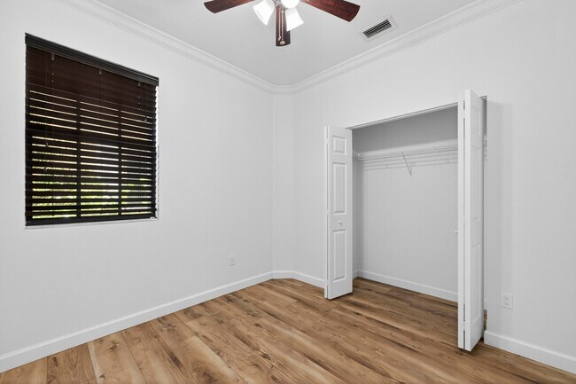 Building Photo - 10384 Wellington Parc Dr