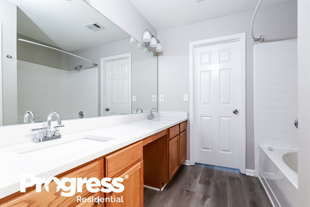 Building Photo - 2794 Regent Walk Dr