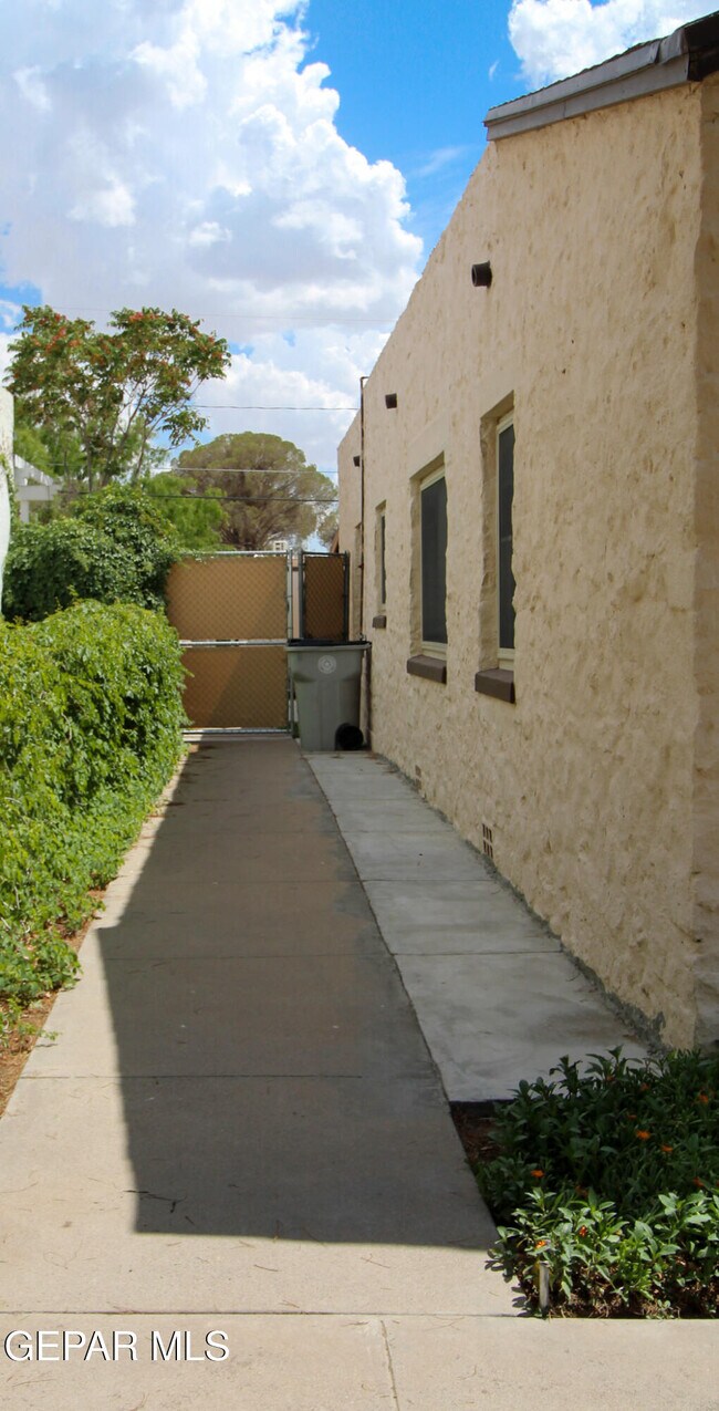 Building Photo - 900 Winter Dr