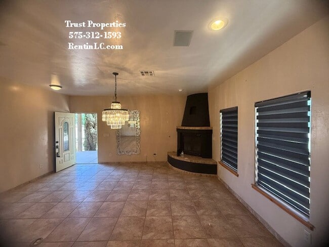 Building Photo - Large Duplex that backs to parks