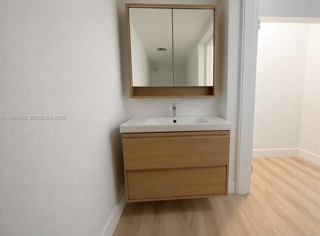 Building Photo - 240 Greenwood Dr