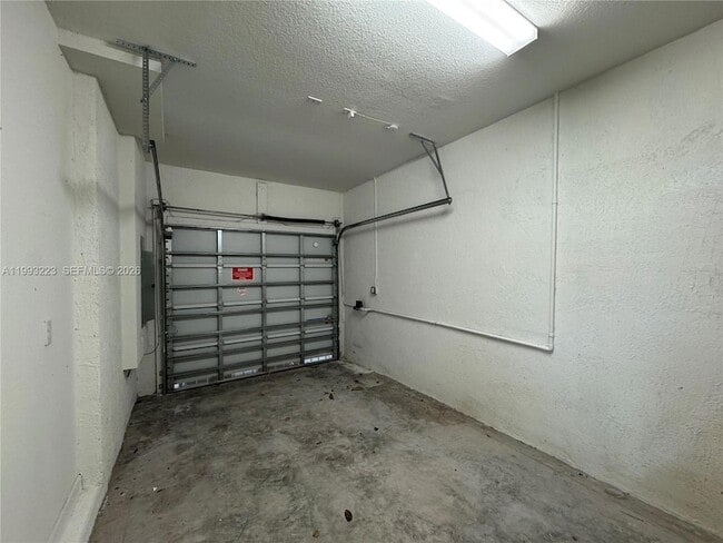 Building Photo - 1110 SE 27th Terrace