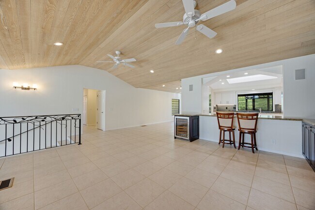 Building Photo - 9168 Eastside Rd