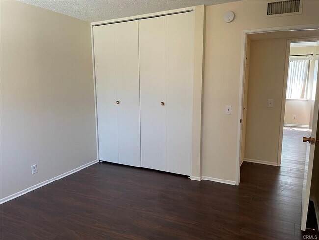 Building Photo - 1553 Albret St