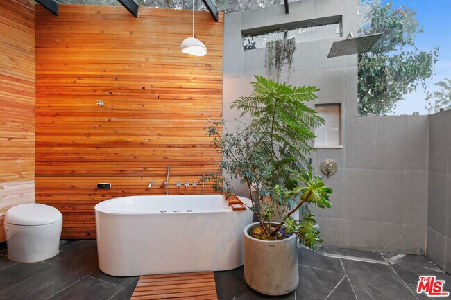 Building Photo - 7326 Pacific View Dr