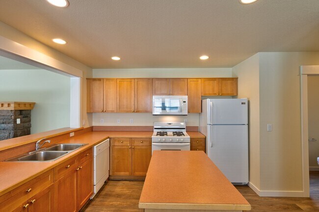 Building Photo - 997