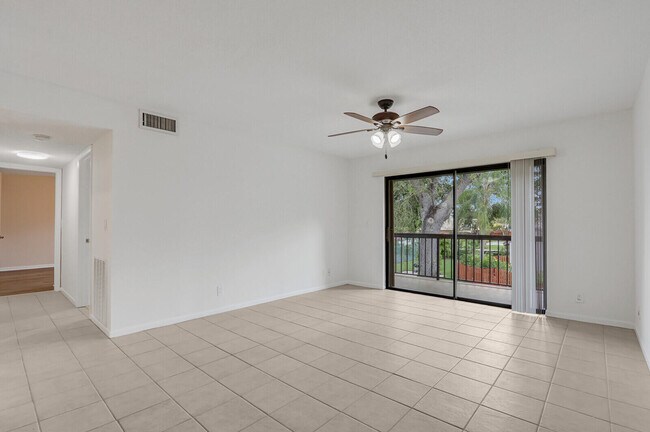 Building Photo - 3402 Gardens E Dr