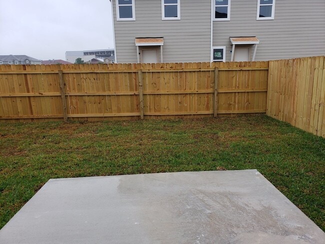 Building Photo - Townhome for rent