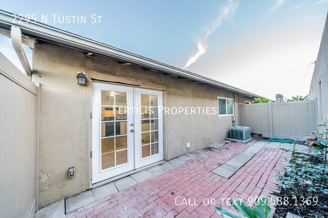 Building Photo - 2295 N Tustin St