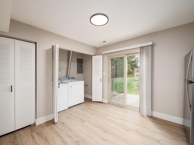 Building Photo - 629 Pebble Pl Dr