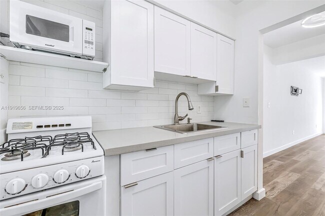 Building Photo - 635 8th St