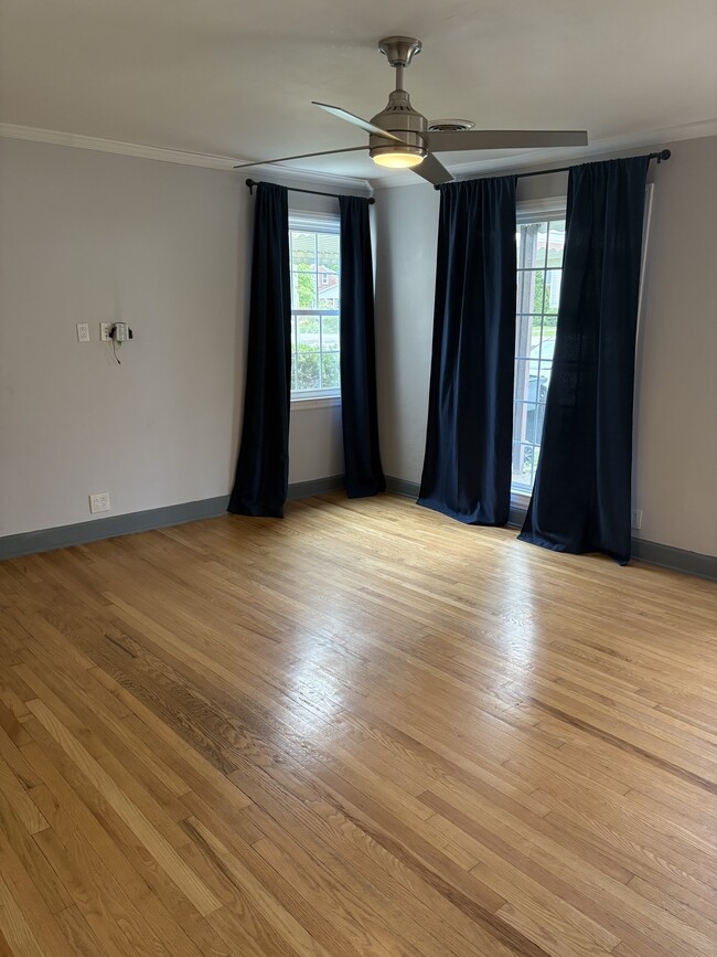 Building Photo - 905 Malquin Dr
